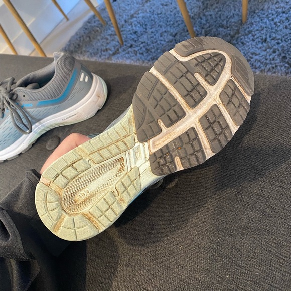 Asics Running Shoes - hardly worn - Picture 2 of 3